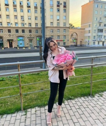 Я создаю незабываемую атмосферу, трансформируя даже самые скрытые фантазии в реальность. У меня есть множество возможностей для тебя. Ты можешь насладиться моим эротическим массажем, погрузиться в мир страсти с французским поцелуем или испытать настоящий эйфорический оргазм. У меня есть много отзывов от довольных клиентов, которые подтверждают мою профессиональность и умение доставить удовольствие. Мои фото говорят сами за себя, они соответствуют реальности. Позвони мне и сделай свою жизнь незабываемой. 😉 Елизавета